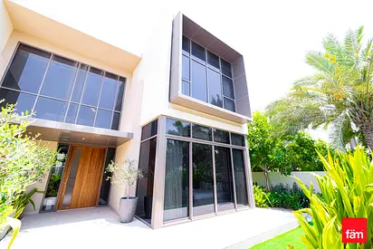 Luxury 5br Villa | Park Facing | Huge Plot