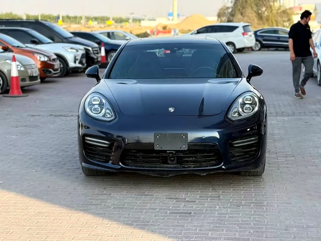 Porsche Panamera 2016 — photo 1 of 9