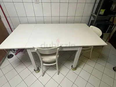 Dining table adjustable