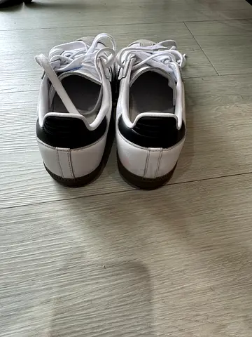 White casual sneakers, lightly used