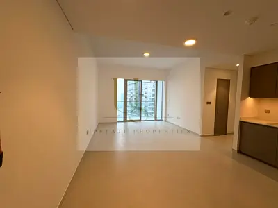 غرفتي نوم في الطابق العلوي | منطقة جراند أوبرا | إطلالة على البحر ووسط المدينة