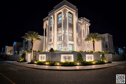 فيلا فاخرة للبيع في منطقة الزاهية   فرصة استثنائية للسكن الراقي أو الاستثمار المميز تتكون الفيلا من طابق ارضى وطابق اول وروف