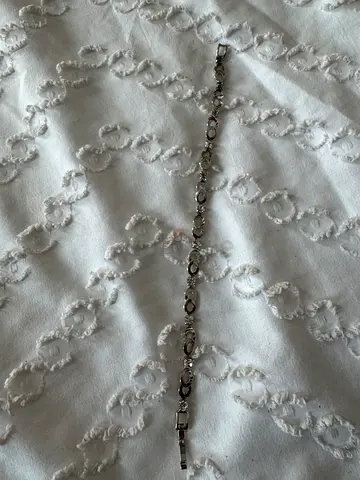 bracelet 15 AED 💰