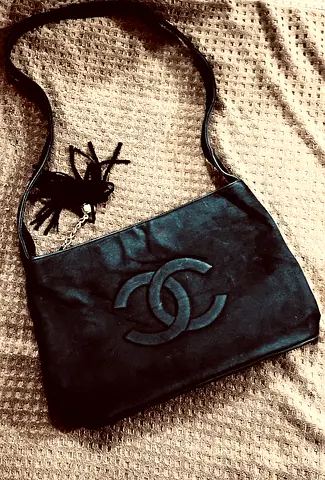 Chanel Vintage Black Leather Shoulder Bag - Classic CC Logo