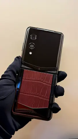Vertu Quantum Flip Brown Crocodile