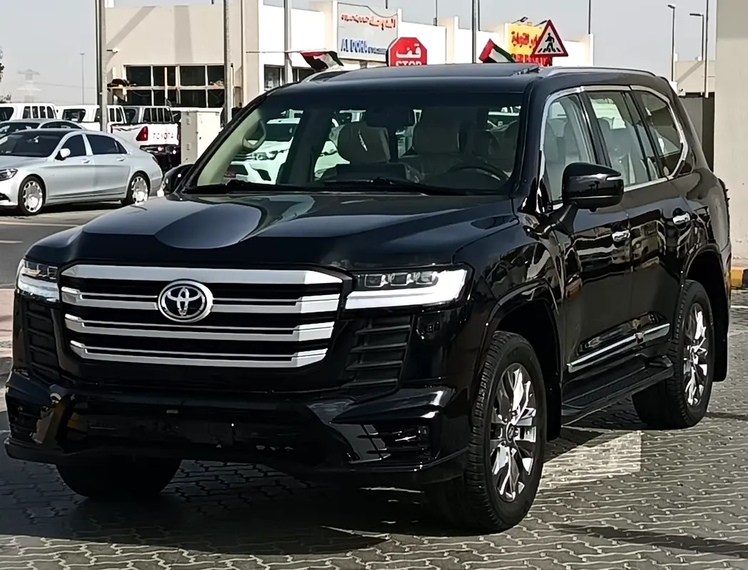 Toyota Land Cruiser 2010 — photo 1 of 9