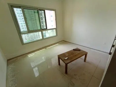 شقة غرفتين وصالة للايجار السنوي | التعاون الشارقة | قريب نستو وغرفة الشارقة | بلكونة | خزائن حائط | جيم وباركن | موقع مميز | 58 ألف