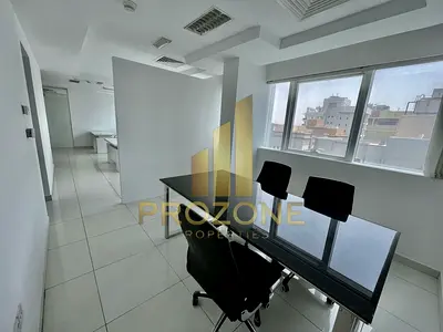 UNFURNISHED FITTED OFFICE WITH 2 PARTITIONS CHILLER FREE