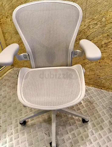 Selling Herman Miller Aeron Remastered chair size B good condition same look new one available