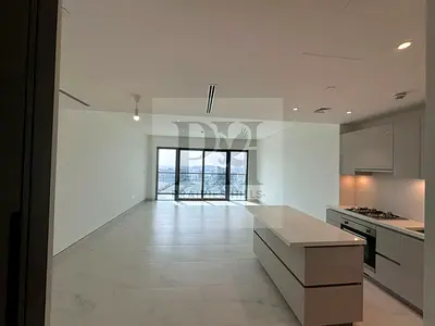 طابق مرتفع جديد فاخر بغرفتي نوم مع شرفة