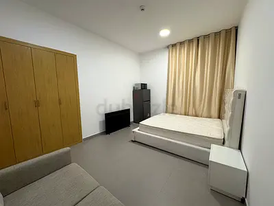 Creek metro side ROOM AVAILABLE ATTACHED Washroom balcony  parking free