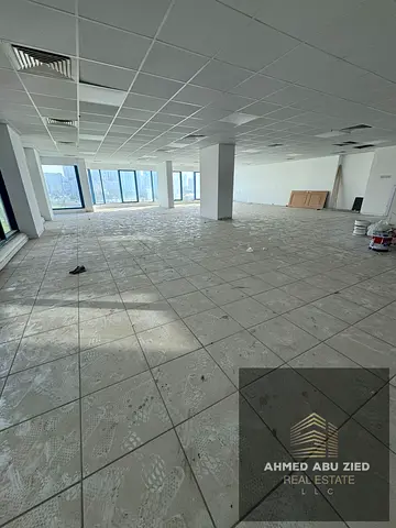 مكتب للإيجار السنوي في الشارقة - المجاز 2 بمساحة 2000 قدم- بإطلالة مباشرة على حديقة المجاز موقع مميز وحيوي  قريب من جميع الخدمات ومخارج دبي و ابوظبي .