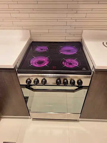 Indesit 4 burner electric ceramic cooking range 60/60 — Good Condition