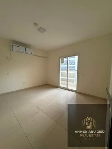 Three-bedroom apartment with a living room, brand new, for annual rent in Sharjah – Al Majaz 2. First occupancy. 2 bathrooms with modern finishes. Bal