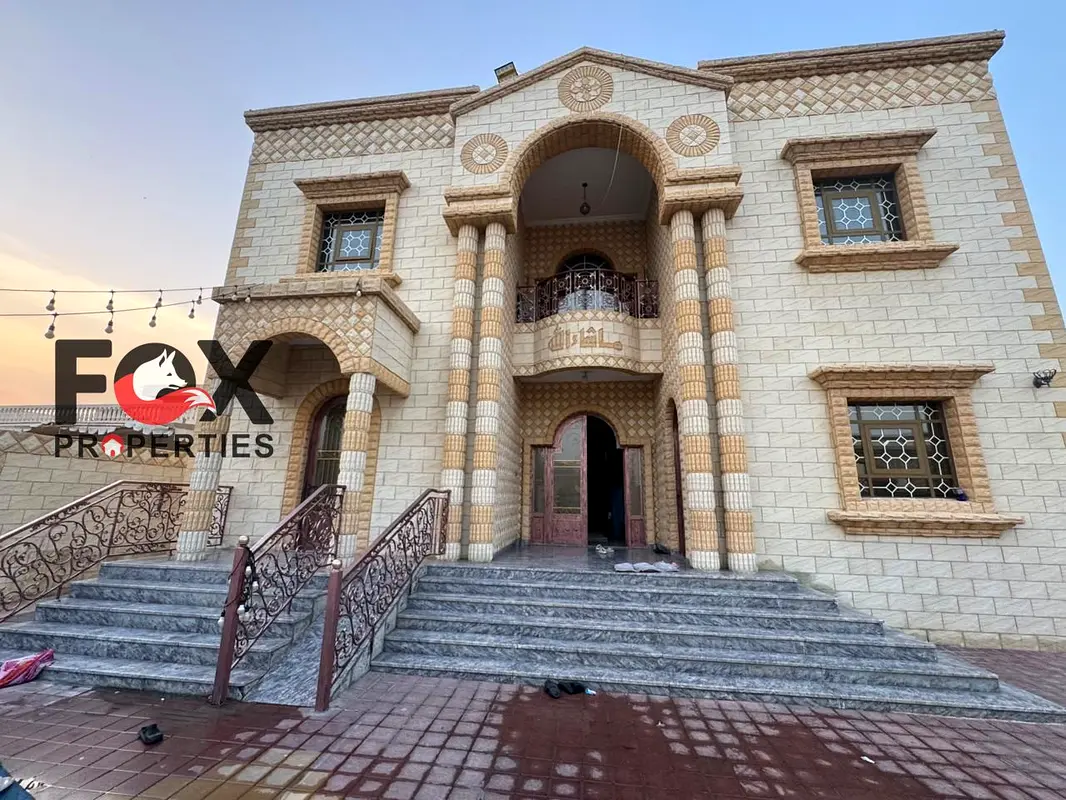 تملك لجميع الجنسيات |  للبيع اكبر مساحة فيلا بالروضه 3 | 5500 قدم | 7 غرف ماستر | + مجلسين | بالاضافة الى ملحق 790 قدم