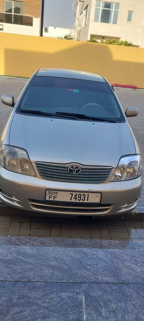 Toyota Corolla 2004 — photo 1 of 4