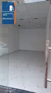 Shop with Bright Frontage, Surrounded by Residential Communities