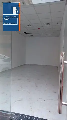 Shop with Bright Frontage, Surrounded by Residential Communities