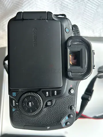 Canon EOS 60D + Canon EF-S 18-135mm IS Lens + Filters + Free Vanguard Bag