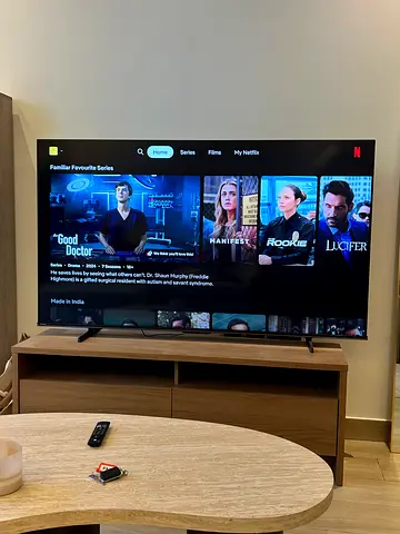 65 Inch Hisense Smart TV less than 6 months old