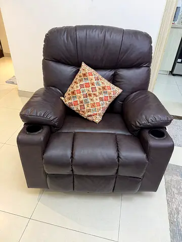 360° Swivel Rocker Recliner – Like New – Urgent Sale!