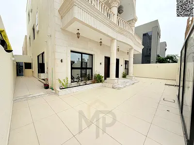 Two-story villa with a rooftop terrace and elevator, price includes electricity, water, and air conditioning. Located on the main street, ready to mov