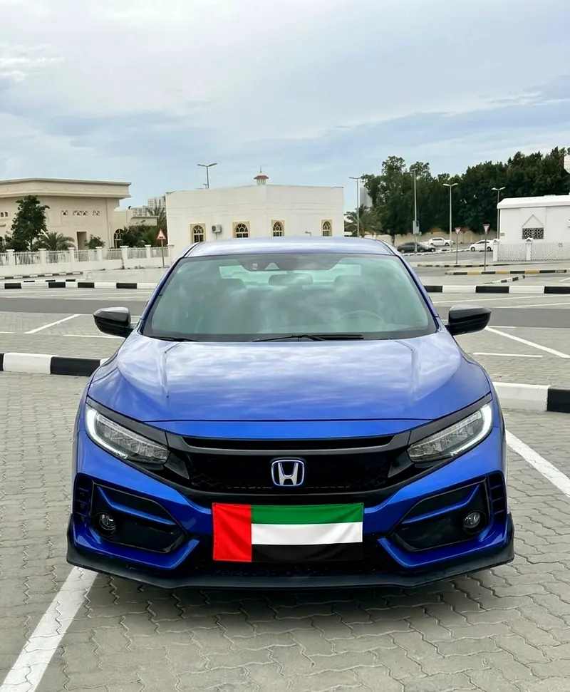Honda Civic 2021 — photo 1 of 8