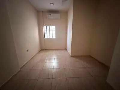 الصف الثاني من كورنيش عجمان، بموقع حيوي وقريب من البحر وجميع الخدمات