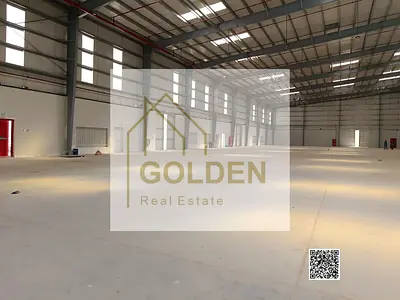 جاهز للاستلام | مستودع صناعي كبير للايجار السنوي بأم القيوين | كهرباء 500كيلوواط