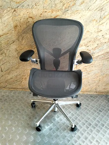 Herman Miller Remastered chair size C available for selling