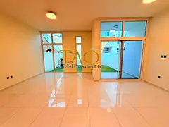 SPRUCE 4BR l MIDDLE UNIT l CLOSE KITCHEN l UN-FURNISHED l