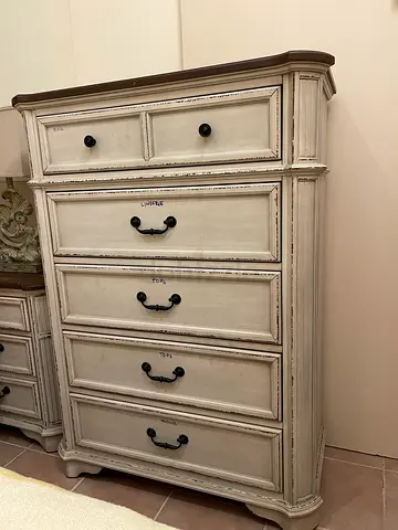 Vintage-style 5-Drawer Dresser / Chest in Distressed Light Grey