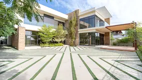 Luxury | Vacant | 6 Bed | Golf Course View