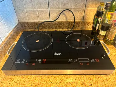 Portable double-burner induction cooktop - Good condition