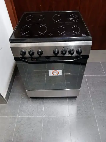 Indesit four burner full electric cooker size 60cm price 850