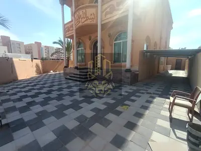 فيلا للإيجار بالمويهات 1، 4 غرف + مجلس وصالتين، مساحة 6500 قدم، موقع مميز ومساحات واسعة، 120,000 درهم على 4 دفعات