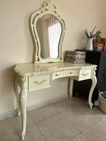 Dressing Table Vanity set with Mirror and Chair