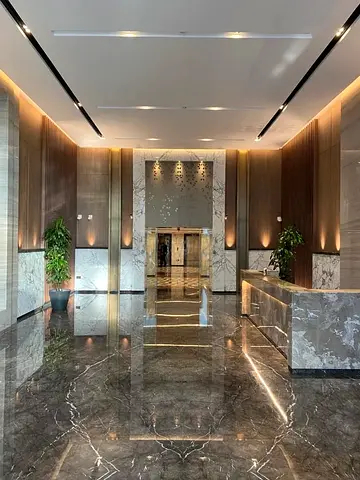 Lux Ensuite Master Room - next to tram