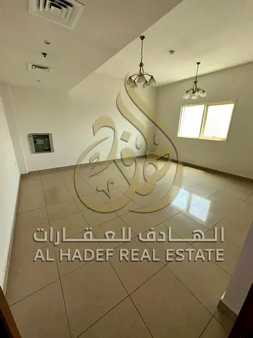 شقة غرفة ماستر وصالة للإيجار في المجاز 3 – الشارقة | 2 حمام + باركن مجاني + تكييف على المالك  الموقع: المجاز 3 – الشارقة، موقع مميز وقريب