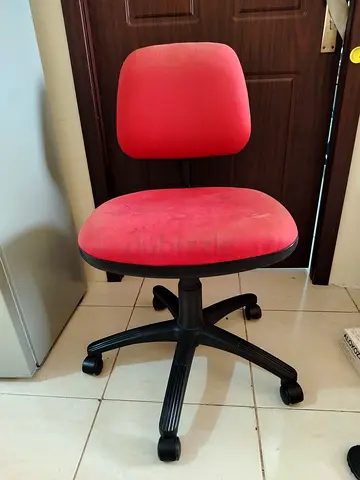 Red Office Swivel Chair - Compact and Functional