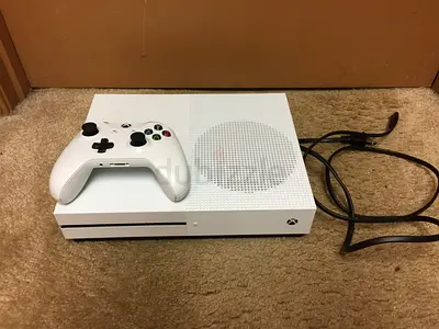 Xbox one s 500gb with oregenal controller