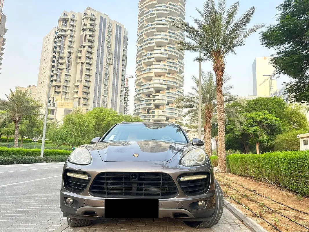 Porsche Cayenne 2011 — photo 1 of 19