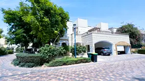 Corner Villa | Next to Park | Vacant | Immaculate