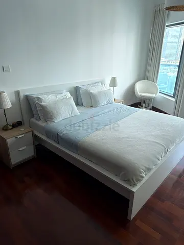 White platform double bed frame with mattress - modern 1.80 m