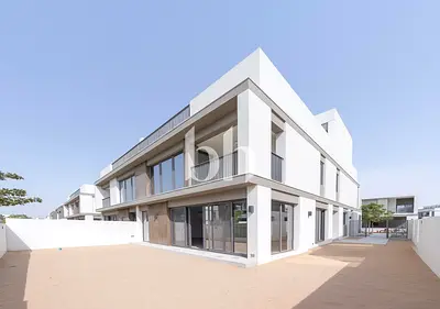 Closed Kitchen I Twinvila I Prime Location