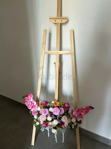 Painting Stand / Wooden Stand with Artificial Flowers