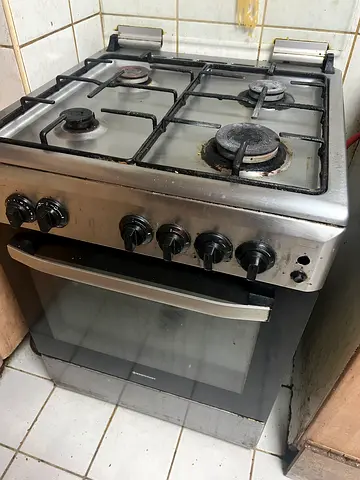 Gas stove and cylinder
