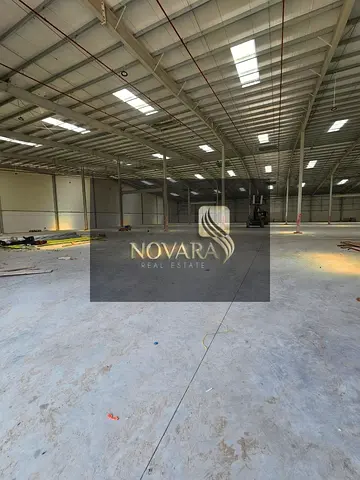 يتوفر مستودع واسع بمساحة إجمالية تبلغ 47,334 قدم مربع في موقع استراتيجي داخل المنطقة الصناعية الجديدة في أم القيوين سعر القدم 30 درهم