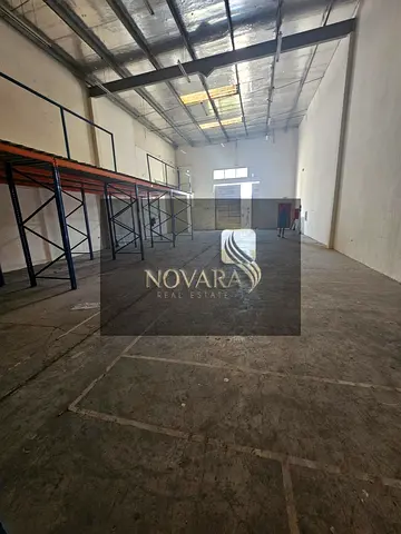 للإيجار السنوي في عجمان – الجرف الصناعية 3 مستودع مميز بموقع استراتيجي على شارع رئيسي