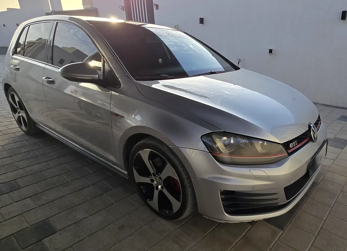 Volkswagen Golf 2016 — photo 1 of 9
